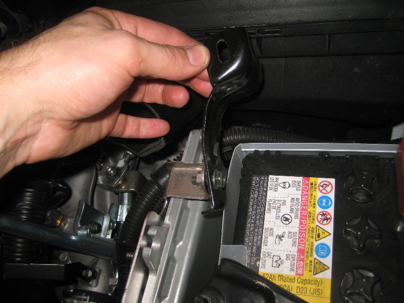 Nissan-Murano-12-Volt-Automotive-Battery-Replacement-Guide-019