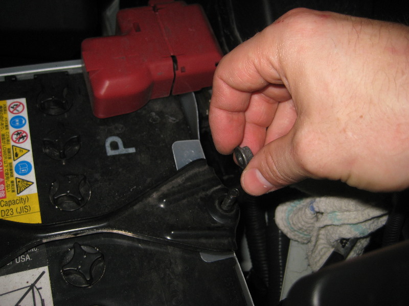 Nissan-Murano-12-Volt-Automotive-Battery-Replacement-Guide-020