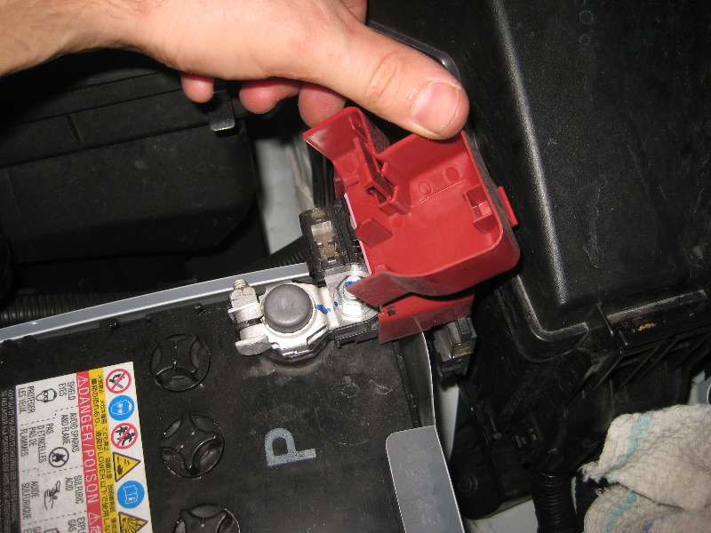 Nissan-Murano-12-Volt-Automotive-Battery-Replacement-Guide-022