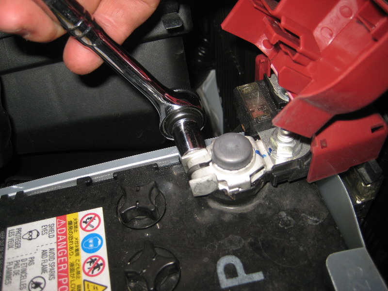 Nissan-Murano-12-Volt-Automotive-Battery-Replacement-Guide-023