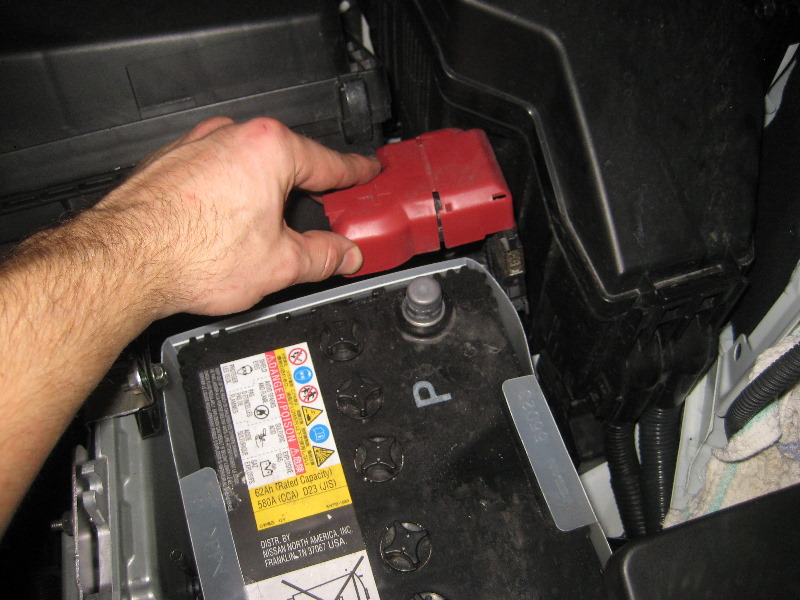 Nissan-Murano-12-Volt-Automotive-Battery-Replacement-Guide-024