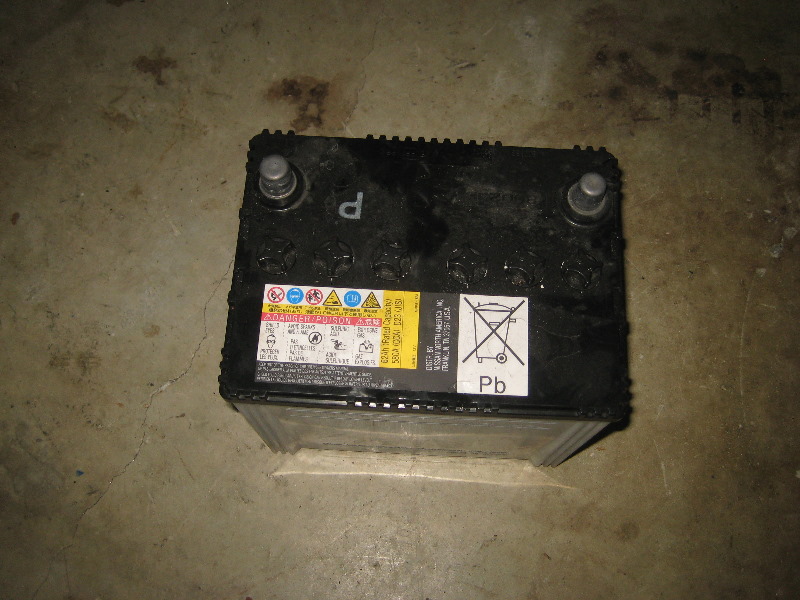 Nissan-Murano-12-Volt-Automotive-Battery-Replacement-Guide-027