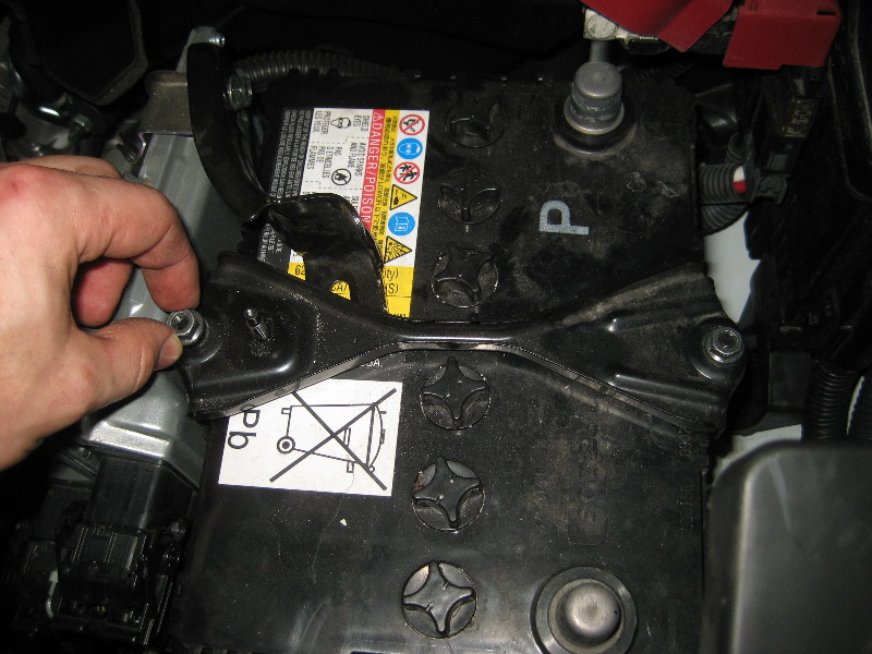 Nissan-Murano-12-Volt-Automotive-Battery-Replacement-Guide-029