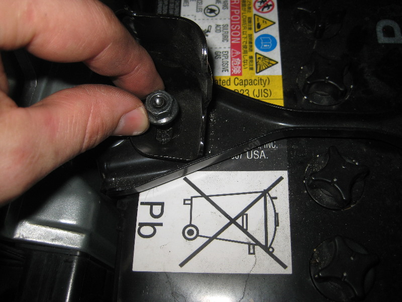 Nissan-Murano-12-Volt-Automotive-Battery-Replacement-Guide-030