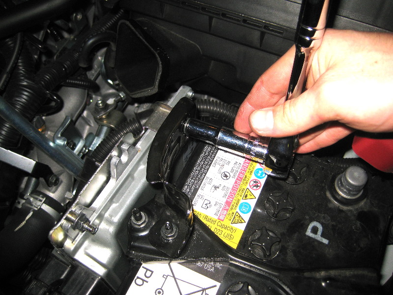 Nissan-Murano-12-Volt-Automotive-Battery-Replacement-Guide-032