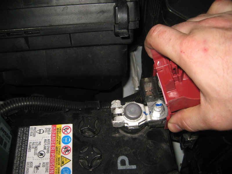 NissanMurano12VoltAutomotiveBatteryReplacementGuide033