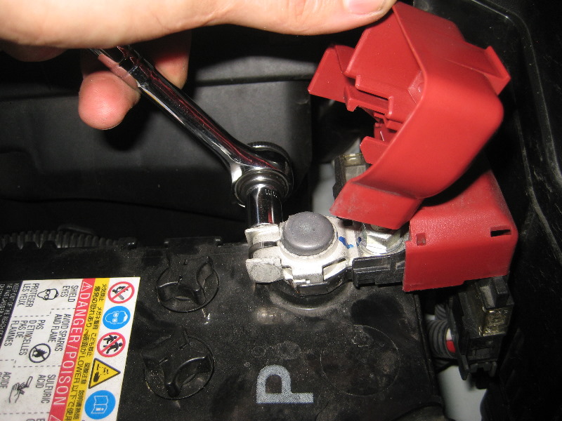 Nissan-Murano-12-Volt-Automotive-Battery-Replacement-Guide-034