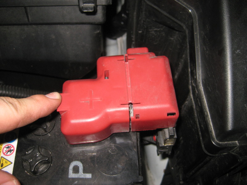 Nissan-Murano-12-Volt-Automotive-Battery-Replacement-Guide-035