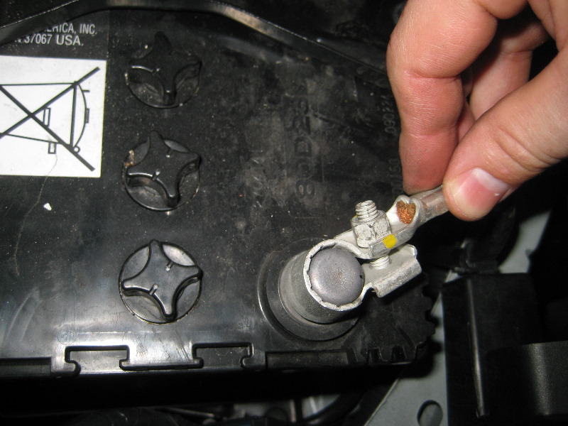 Nissan-Murano-12-Volt-Automotive-Battery-Replacement-Guide-036