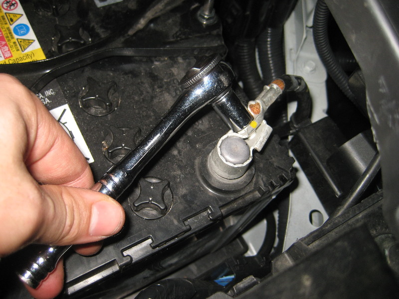 Nissan-Murano-12-Volt-Automotive-Battery-Replacement-Guide-037