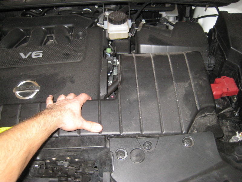 Nissan-Murano-12-Volt-Automotive-Battery-Replacement-Guide-038