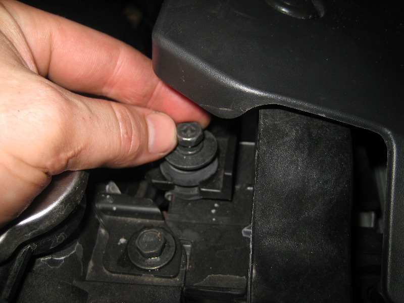 Nissan-Murano-12-Volt-Automotive-Battery-Replacement-Guide-039