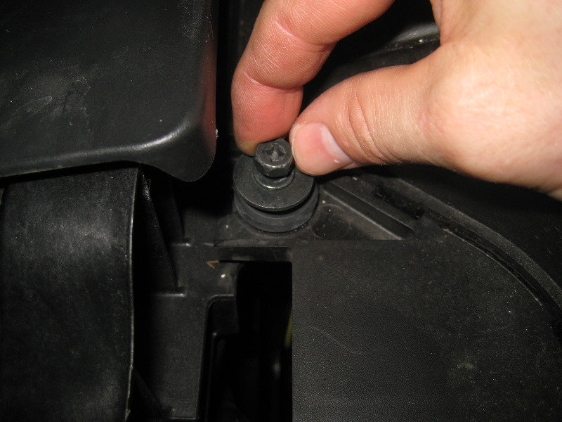 Nissan-Murano-12-Volt-Automotive-Battery-Replacement-Guide-040