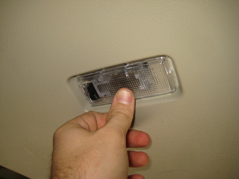 Nissan-Murano-Cargo-Area-Light-Bulbs-Replacement-Guide-011