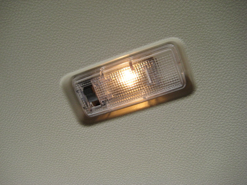 Nissan-Murano-Cargo-Area-Light-Bulbs-Replacement-Guide-012