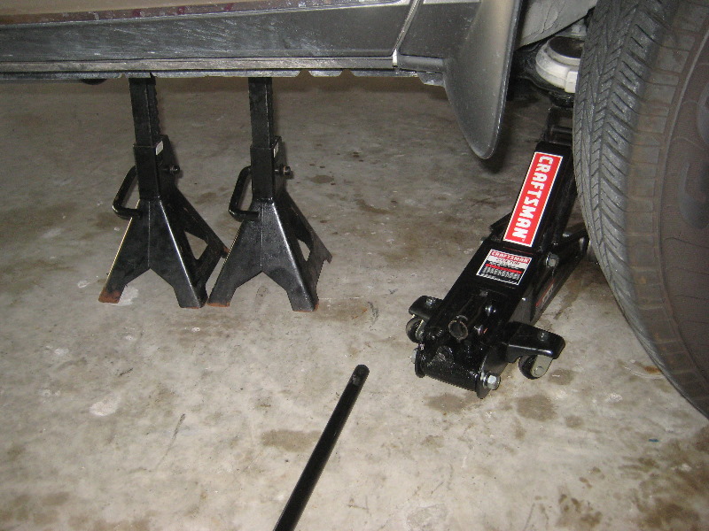 Nissan-Murano-Front-Disc-Brake-Pads-Replacement-Guide-003