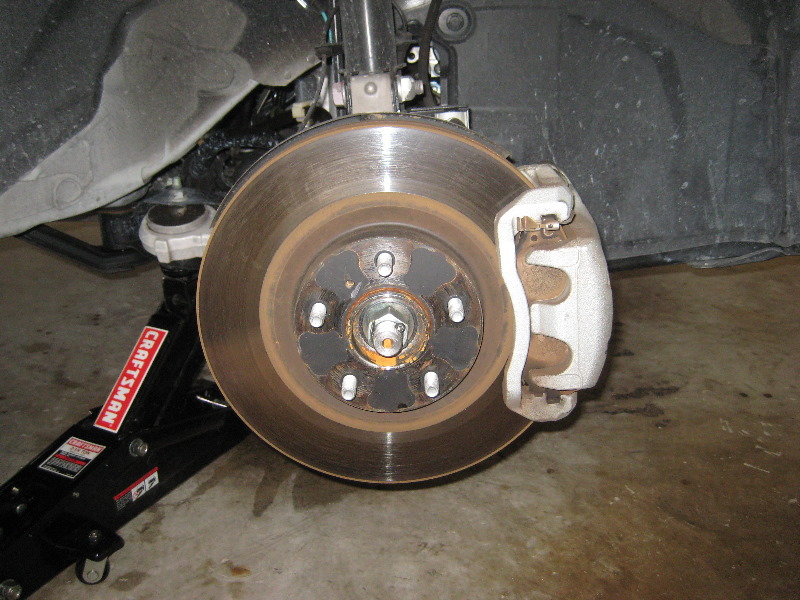 Nissan-Murano-Front-Disc-Brake-Pads-Replacement-Guide-006