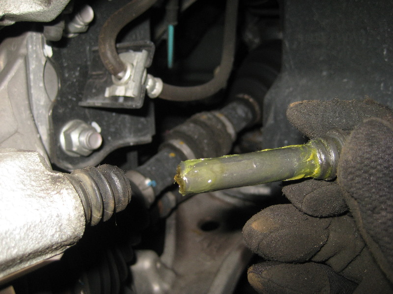 Nissan-Murano-Front-Disc-Brake-Pads-Replacement-Guide-017