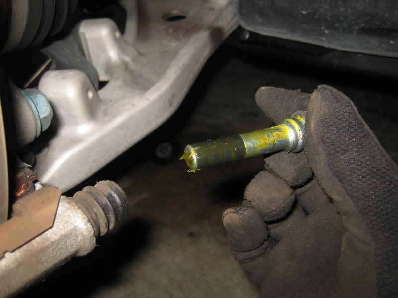 Nissan-Murano-Front-Disc-Brake-Pads-Replacement-Guide-018