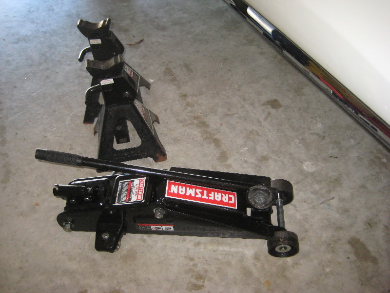 Nissan-Murano-Front-Disc-Brake-Pads-Replacement-Guide-037