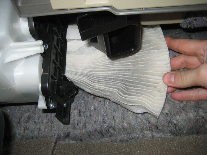 Nissan-Murano-Cabin-Air-Filter-Replacement-Guide-015