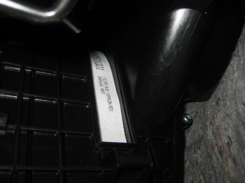 Nissan-Murano-Cabin-Air-Filter-Replacement-Guide-016