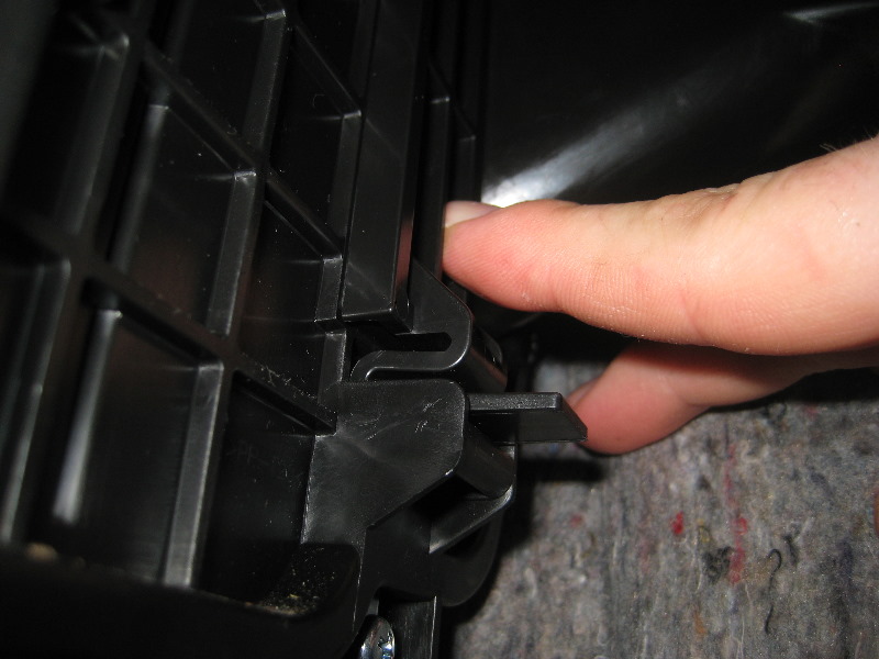 Nissan-Murano-Cabin-Air-Filter-Replacement-Guide-018