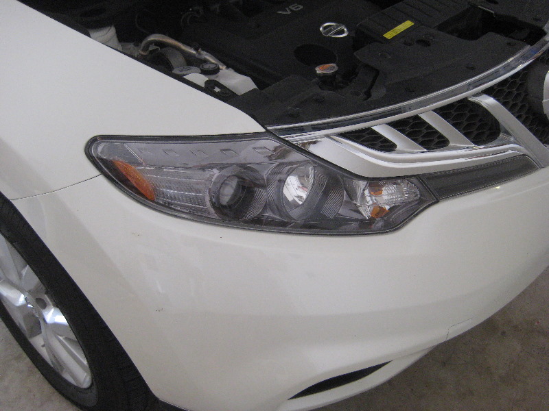 Nissan-Murano-Headlight-Bulbs-Replacement-Guide-001