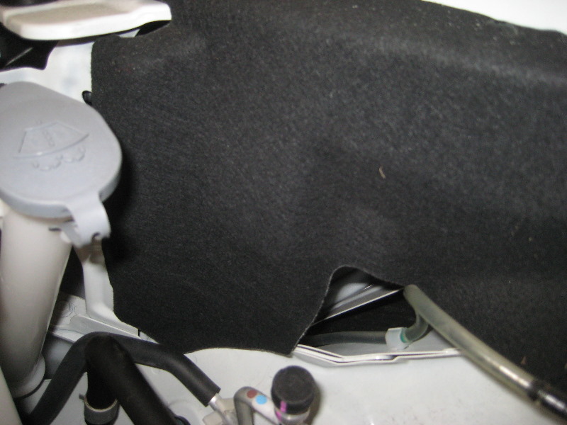 Nissan-Murano-Headlight-Bulbs-Replacement-Guide-003