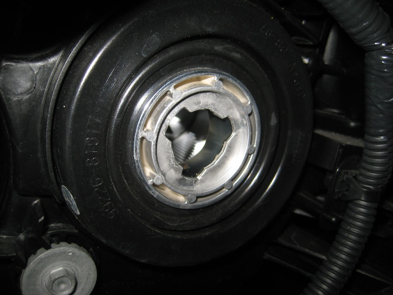 Nissan-Murano-Headlight-Bulbs-Replacement-Guide-011
