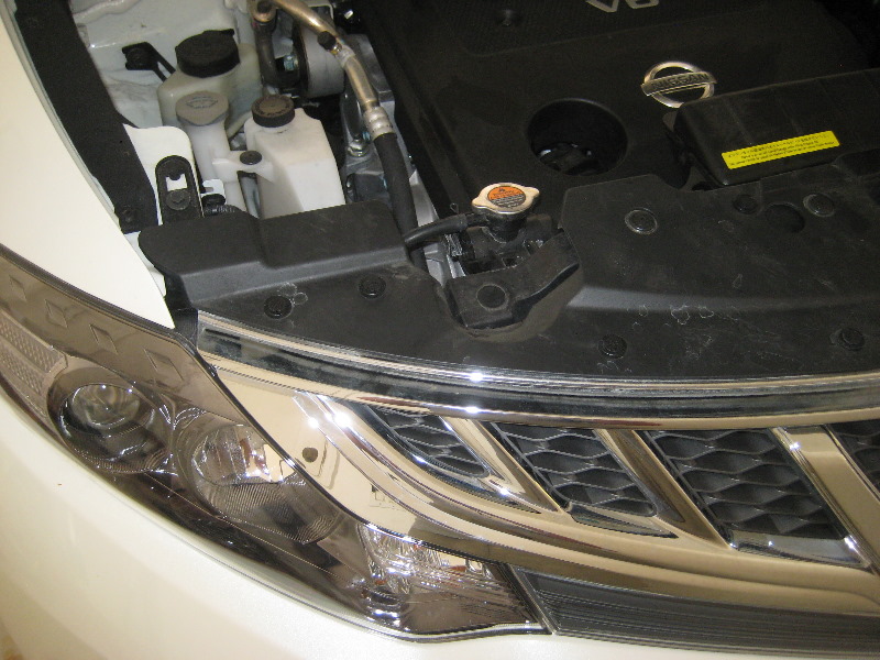 NissanMuranoHeadlightBulbsReplacementGuide032