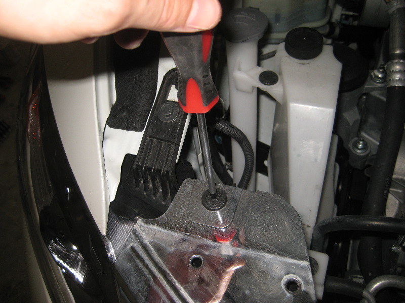 NissanMuranoHeadlightBulbsReplacementGuide038