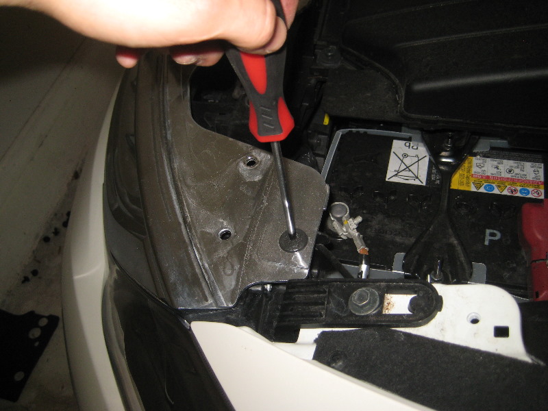 Nissan-Murano-Headlight-Bulbs-Replacement-Guide-040