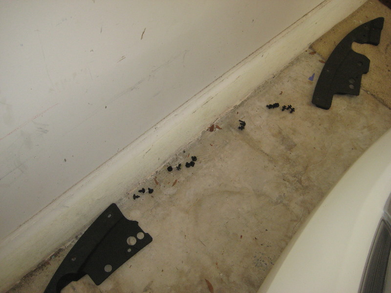 Nissan-Murano-Headlight-Bulbs-Replacement-Guide-041