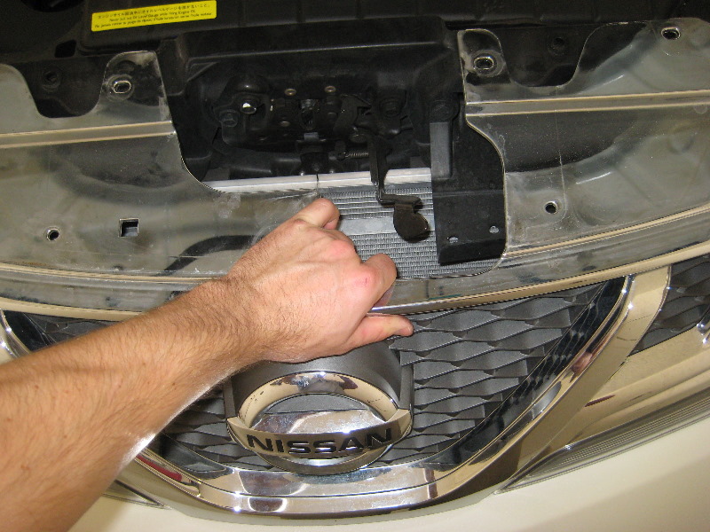 Nissan-Murano-Headlight-Bulbs-Replacement-Guide-050