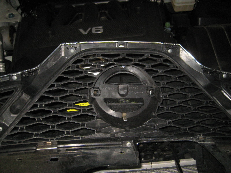 Nissan-Murano-Headlight-Bulbs-Replacement-Guide-055