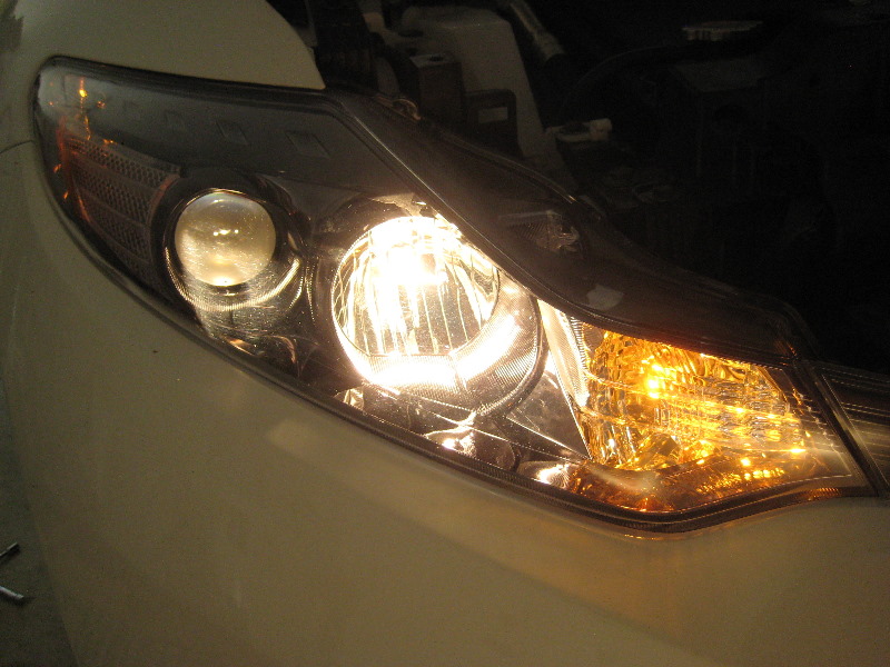 Nissan-Murano-Headlight-Bulbs-Replacement-Guide-065