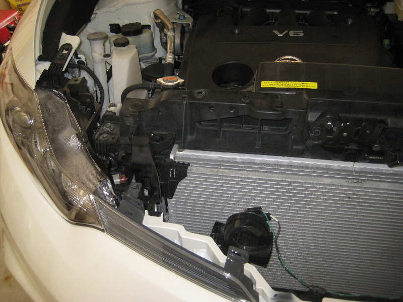 Nissan-Murano-Headlight-Bulbs-Replacement-Guide-067