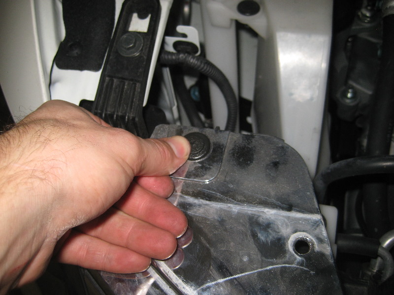 NissanMuranoHeadlightBulbsReplacementGuide074