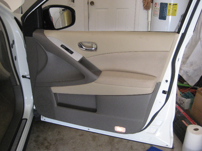 Nissan-Murano-Interior-Door-Panels-Removal-Guide-001
