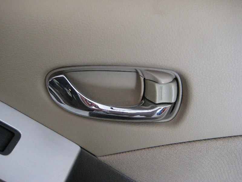 Nissan-Murano-Interior-Door-Panels-Removal-Guide-002