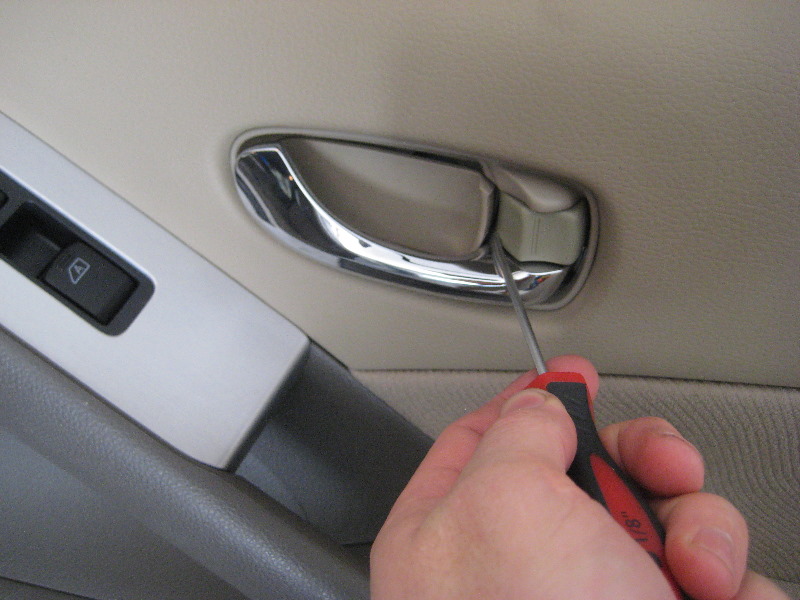 Nissan-Murano-Interior-Door-Panels-Removal-Guide-003