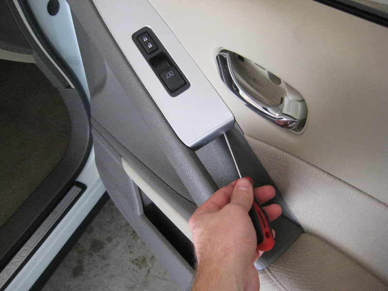 Nissan-Murano-Interior-Door-Panels-Removal-Guide-005