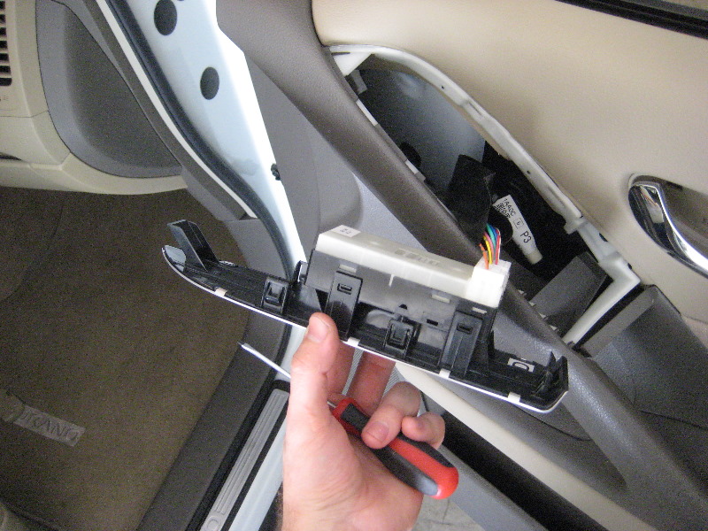 Nissan-Murano-Interior-Door-Panels-Removal-Guide-006