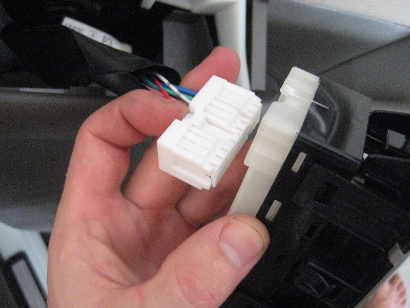 Nissan-Murano-Interior-Door-Panels-Removal-Guide-008