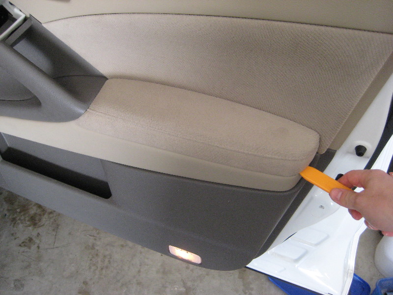 Nissan-Murano-Interior-Door-Panels-Removal-Guide-009