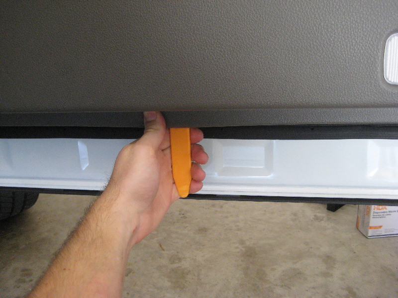 Nissan-Murano-Interior-Door-Panels-Removal-Guide-015