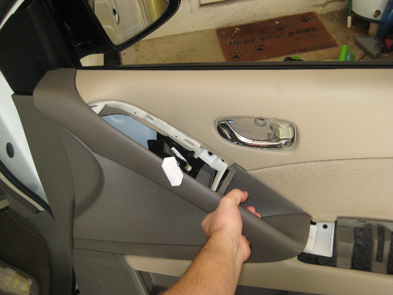 Nissan-Murano-Interior-Door-Panels-Removal-Guide-019