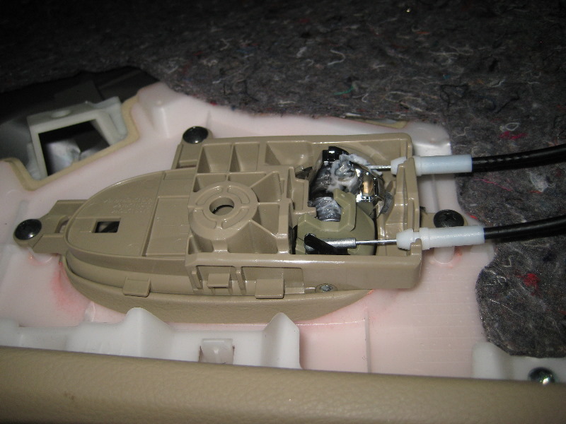 Nissan-Murano-Interior-Door-Panels-Removal-Guide-021