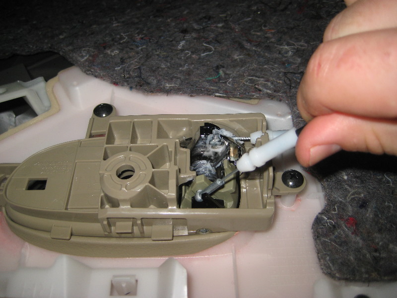 Nissan-Murano-Interior-Door-Panels-Removal-Guide-022